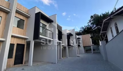Sobrado Geminado no Bairro Santa Catarina
