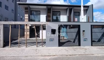 Sobrado Geminado no Bairro Bom Retiro com Suíte