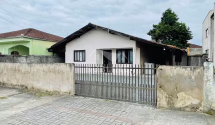 Casa no Bairro Jardim Paraíso com 03 Quartos