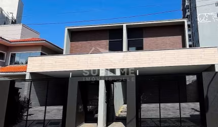 Sobrado Geminado no Bairro Santo Antônio com Suíte