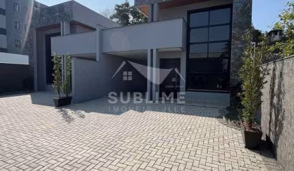 Sobrado Geminado no Bairro Atiradores com Suíte