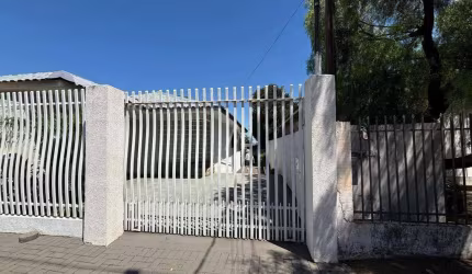 Casa de fundos para locação no Centro de Cascavel