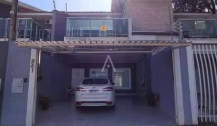 Sobrado a venda com 3 suítes no bairro Pioneiros Catarinenses por R$ 850.000,00