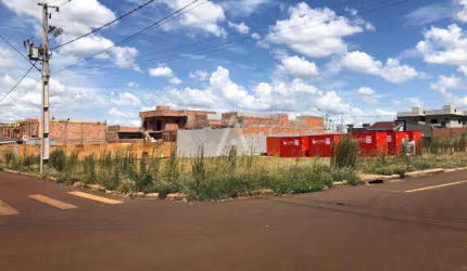 Terreno à venda no Bairro RECANTO TROPICAL em CASCAVEL por R$ 463.000,00