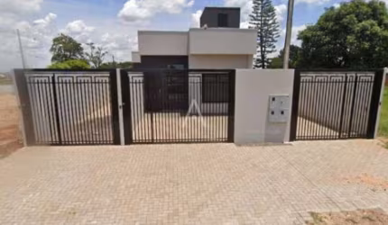 Casa Residencial com 1 suíte e 2 quartos à venda no Bairro Esmeralda, em Cascavel - Pr., por R$ 370.000,00