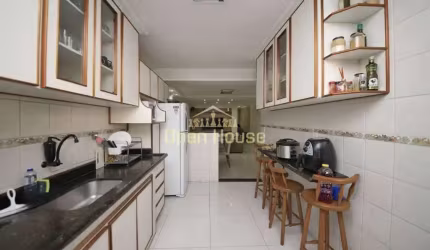 Viva o Luxo e o Conforto na Morada da Colina: Casa Duplex com 3 Quartos e Churrasqueira em Volta Re
