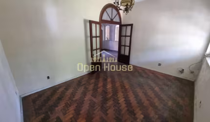 CASA EM EXCELENTE LOCALIZAÇÃO COMERCIAL E METRAGEM NA VILA SANTA CECÍLIA!! Casa à venda, Vila Santa