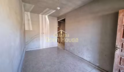 Casa dos Sonhos no Bairro Roma, Volta Redonda - 2 Quartos, Suíte, Amplo Quintal e Potencial de Expa