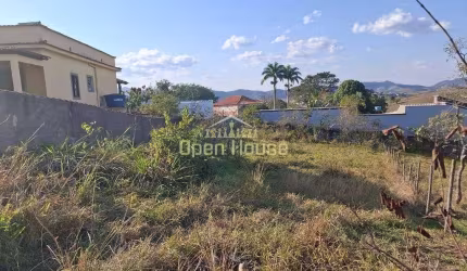 Terreno Amplo de 736m² a 5 Minutos da Prefeitura - Bairro Bondarovsky, Quatis/RJ: Construa o Seu Fu