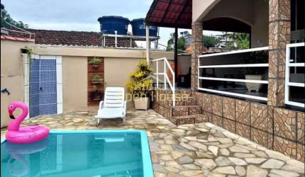 Casa com Piscina, Centro, Santa Rita de Jacutinga, MG