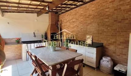 Casa Ampla e Confortável à Venda no Bairro de Fátima - Barra do Piraí/RJ | 3 Quartos, Suíte, Área G