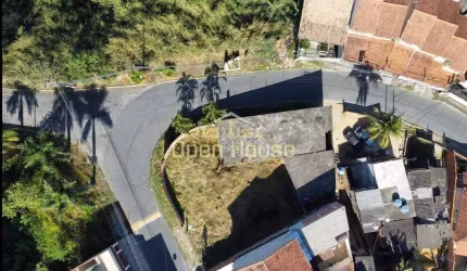 *Oportunidade Única: Terreno de Esquina com Construção Documentada no Parque Independência, Barra M