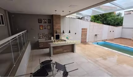 Excelente Casa à Venda no Jardim Amália - Jardim Normandia, Volta Redonda – 3 Quartos, Suíte com Ba