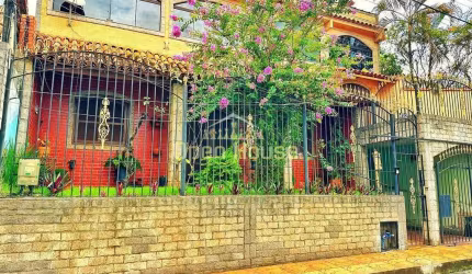 Casa com Amplo Espaço e Versatilidade: 4 Quartos, Terraço e Quintal - Ideal para Viver Bem!