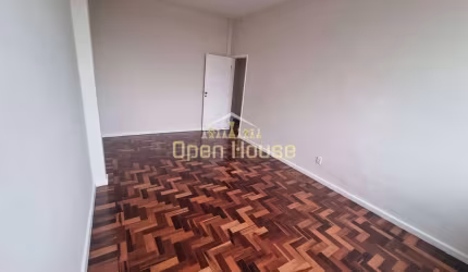 Venda ou Aluguel de Apartamento espaçoso com 3 Quartos e Suíte na Vila Santa Cecília! Localização,
