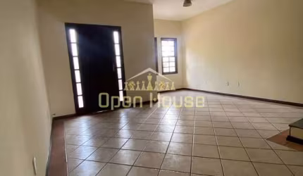 Casa com 3 quartos para alugar no Jardim Amália, Volta Redonda , 177 m2 por R$ 2.500