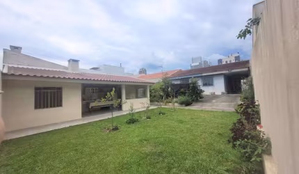Casa para Venda em Curitiba, Novo Mundo, 3 dormitórios, 2 banheiros, 5 vagas
