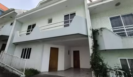 Sobrado em Condomínio para Venda em Curitiba, XAXIM, 3 dormitórios, 1 suíte, 2 banheiros, 1 vaga