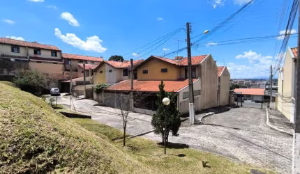 Sobrado para Venda em Curitiba, Bairro Alto, 3 dormitórios, 1 suíte, 2 banheiros, 2 vagas