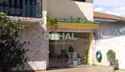 Sobrado á Venda de 253m² com 03 dormitórios, 01 suíte, 03 vagas no Jardim Umuarama.