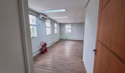 Sala para Alugar em Brooklin Paulista de 105², com 02 vagas e 03 banheiros.