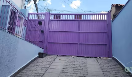 Sobrado de 250m² para Venda com 3 quartos, 1 suíte, 3 vagas na Chácara Inglesa.