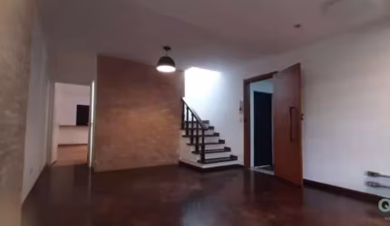 Sobrado a Venda de 190m² com 4 quartos, 1 suíte, 2 vagas em Mirandópolis.