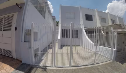 Sobrado a Venda de 83m² com 2 quartos, 1 vaga + Edícula no Bosque da Saúde.