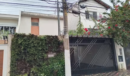 Sobrado a Venda de 190m² com 3 quartos, 2 suítes, 2 vagas em Mirandópolis.