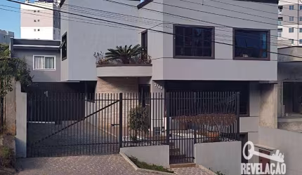 Sobrado com 3 dormitórios à venda, 300 m² por R$ 1.350.000,00 - Centro - São José dos Pinhais/PR