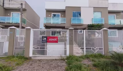 Sobrado à venda com 3 dormitórios, sendo 1 suíte no bairro Uberaba, Curitiba/PR