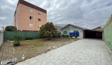 Casa com amplo Terreno à venda no bairro Capão da Imbuia, Curitiba/PR