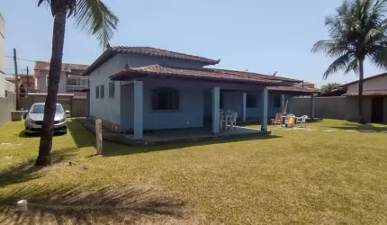 Casa com 3 quartos à venda na Rua Opalina, 190, Ouro Verde, Rio das Ostras por R$ 800.000