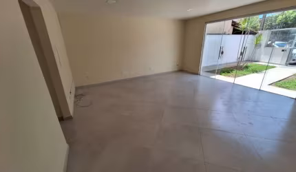 Ponto comercial com 3 salas para alugar na Avenida Papa João XXIII, Centro, Macaé por R$ 4.500