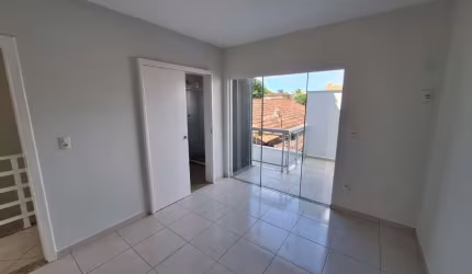 Casa em condomínio fechado com 2 quartos para alugar na Rua Acácias, Chácara Mariléa, Rio das Ostras, 76 m2 por R$ 1.450