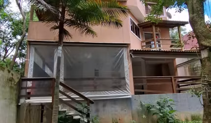 Excelente casa em condomínio fechado.