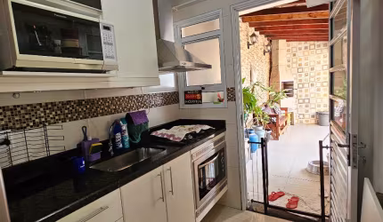 Linda casa térrea em condomínio fechado