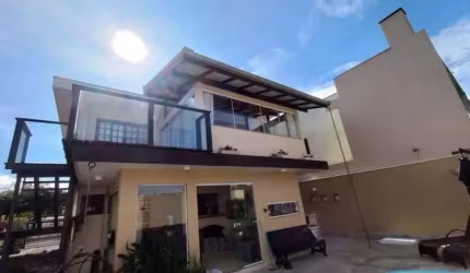 Casa / Sobrado com piscina no Centro  de Navegantes