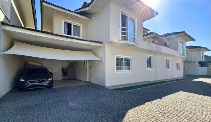 Casa em condomínio fechado com 3 quartos à venda na Rua João Krisch, 472, Glória, Joinville por R$ 680.000
