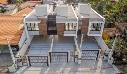 Casa com 3 quartos à venda na Rua Professor Teodoro Lauer, 57, Saguaçu, Joinville por R$ 1.130.000