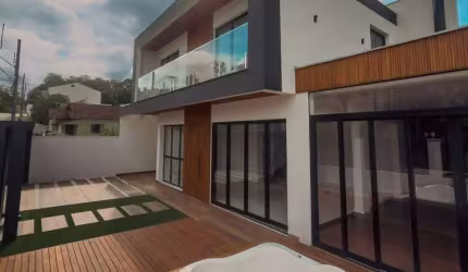 Casa com 3 quartos à venda na Rua Harmonia, 231, Floresta, Joinville por R$ 980.000