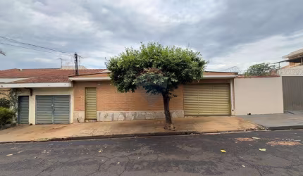 Casa de 3 dormitórios sendo 1 suíte nos Campos Elíseos