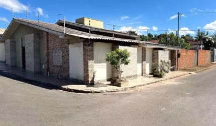 Casa para Venda em Várzea Grande, Jardim dos Estados, 5 dormitórios, 2 suítes, 4 banheiros, 2 vagas
