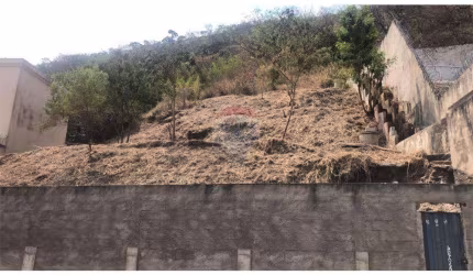 Lote de 1.055 m² no bairro Comiteco