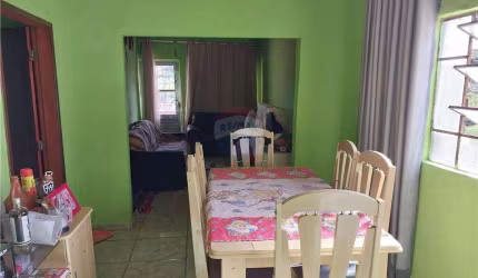 Casa com 02 quartos e 04 vagas no Barreiro do Amaral em Santa Luzia