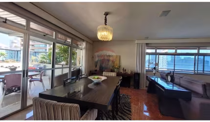 Exclusiva cobertura linear, no bairro Savassi em Belo Horizonte, com 246m² de área privativa.