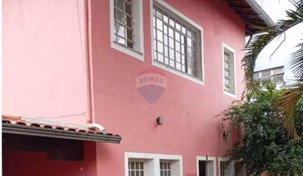 Casa de 2 Pavimentos com 4 quartos  e 2 vagas cobertas