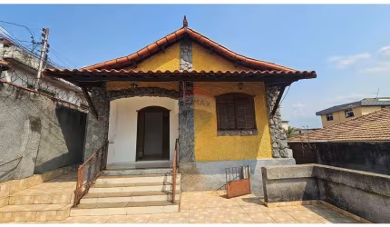 Casa com 5 quartos e 3 banheiros