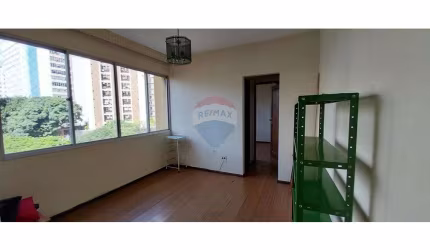 Apto. com 01 quarto e 01 vaga no Funcionários