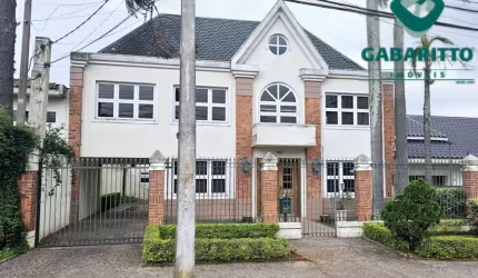 Excelente Casa Comercial localizada na melhor região do Batel